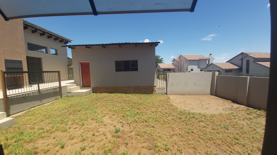 To Let 3 Bedroom Property for Rent in Hillside Free State